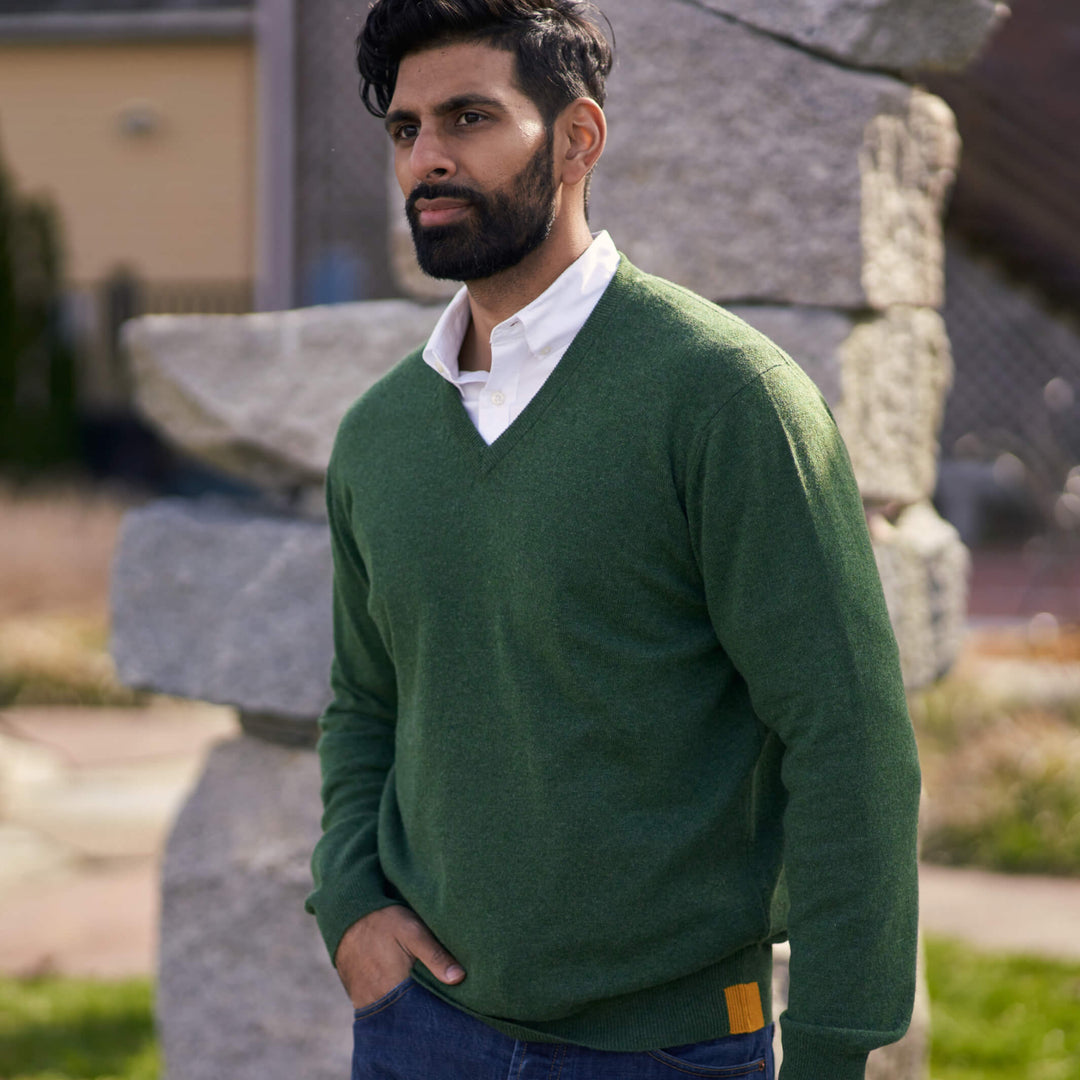 Billie Todd Two Ply Cashmere V-Neck Made in Scotland #color_serpentine