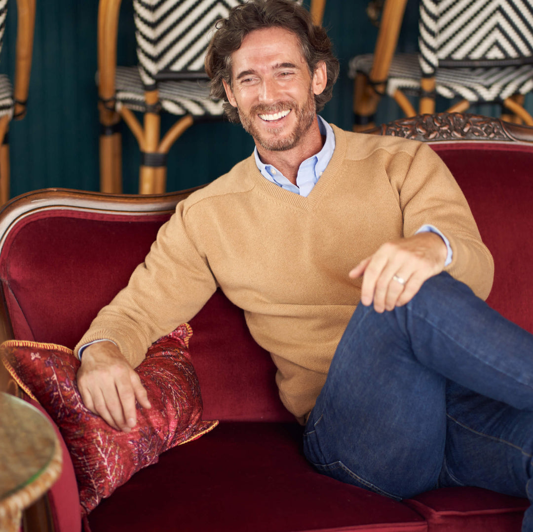 Billie Todd Four-Ply Cashmere V-Neck Made in Scotland #color_brown-sugar