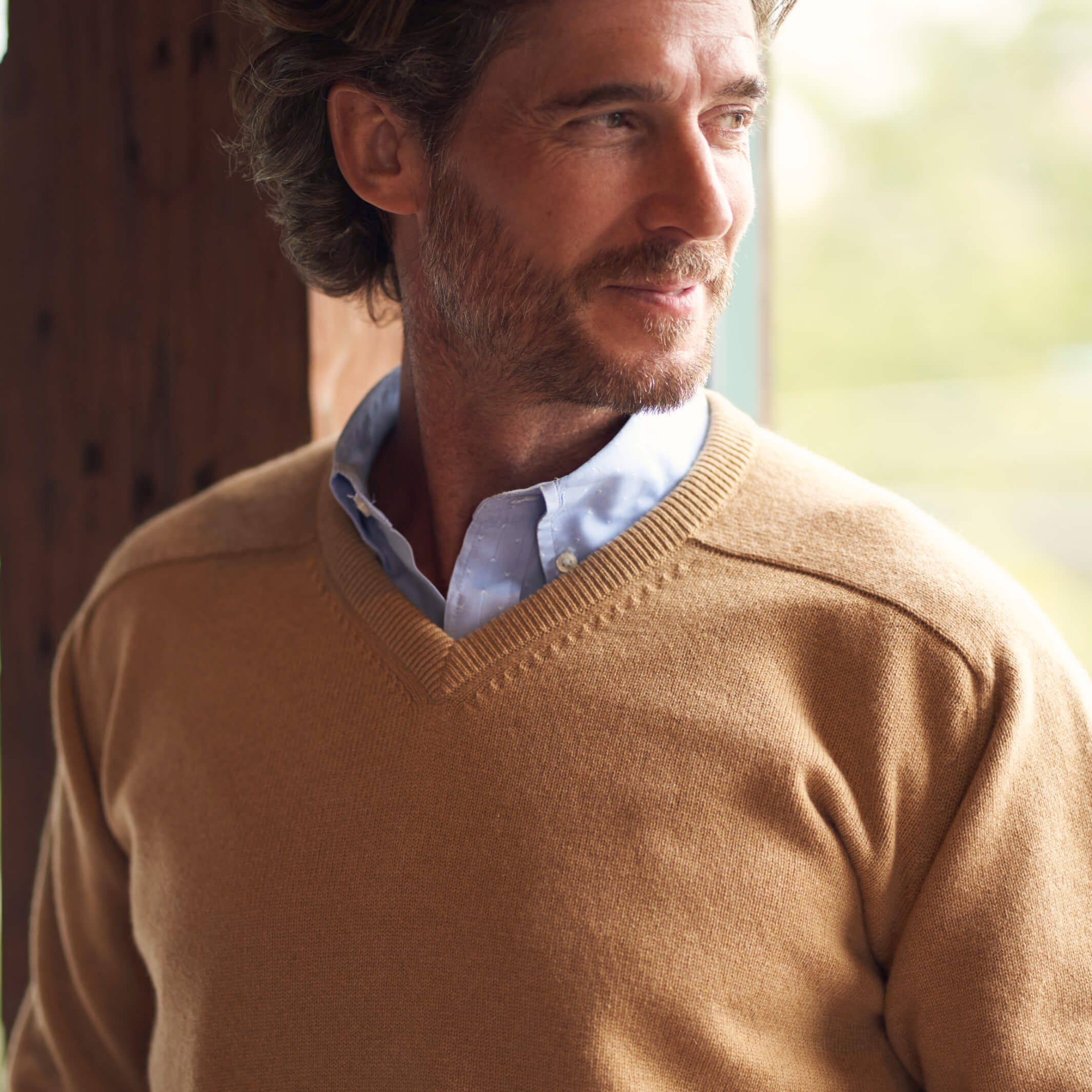 Billie Todd Four-Ply Cashmere V-Neck Made in Scotland #color_brown sugar