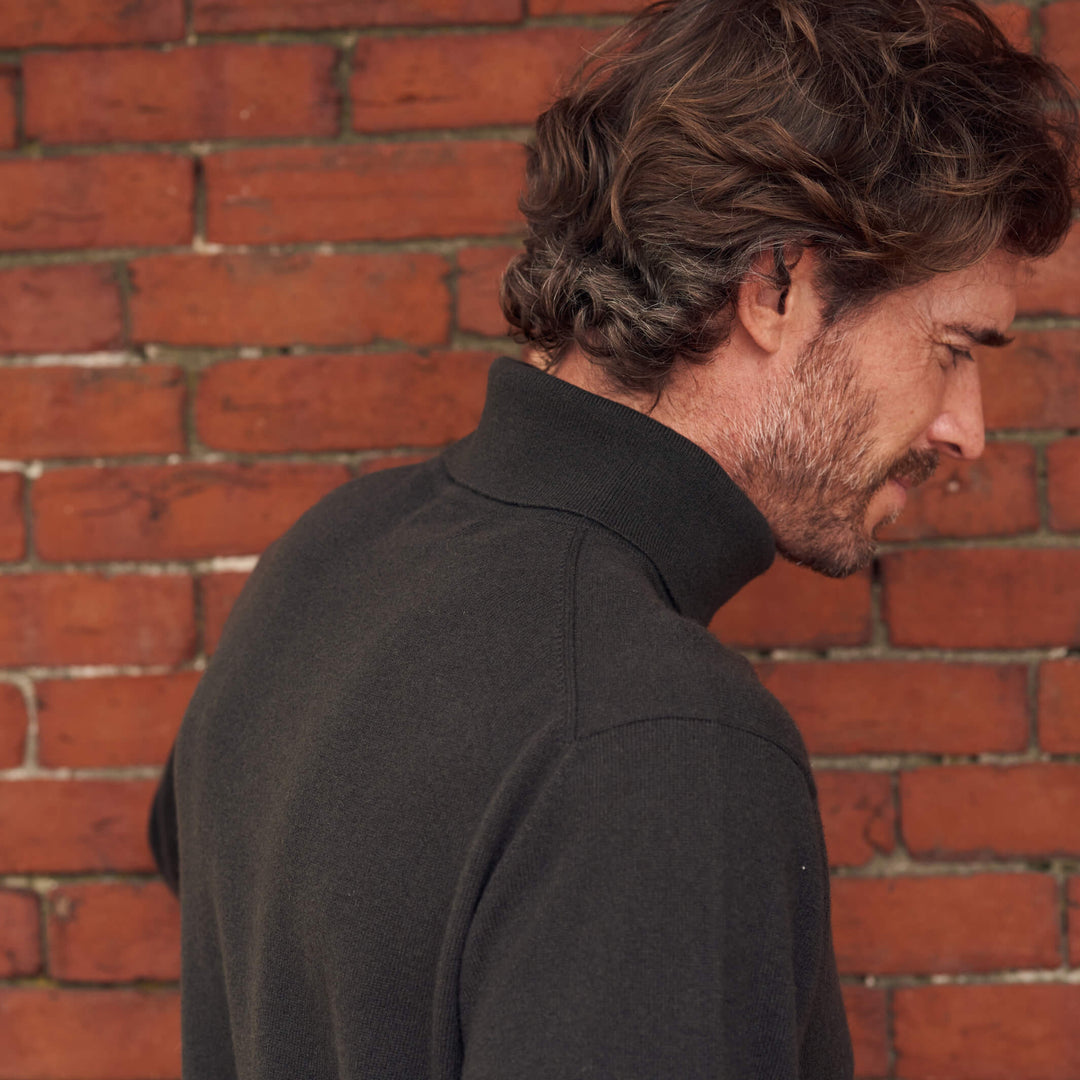 Billie Todd 100% Cashmere Two-Ply Turtleneck Sweater Made in Scotland#color_assam