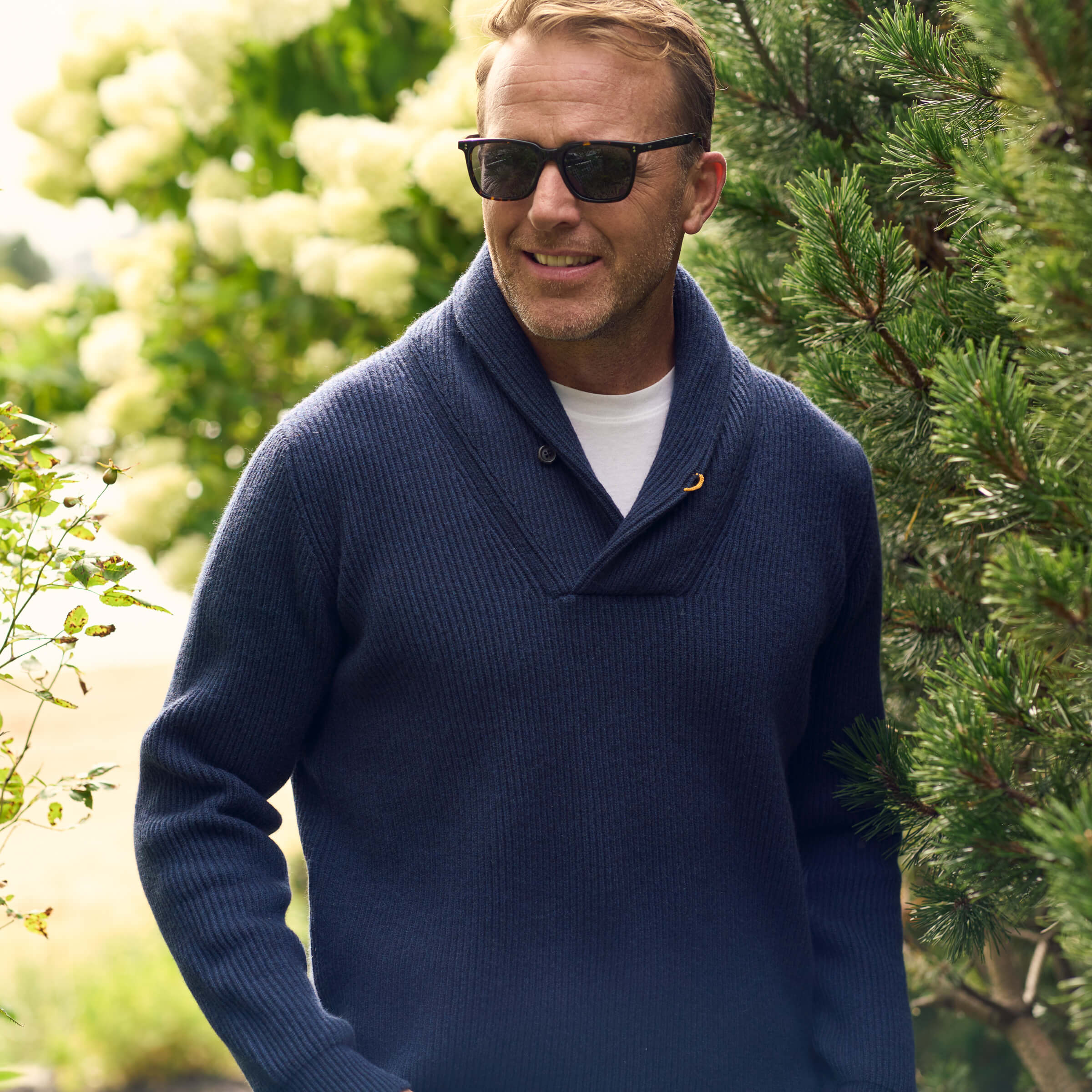 Billie Todd Four-Ply Cashmere Shawl Pullover Made in Scotland #color_slate blue