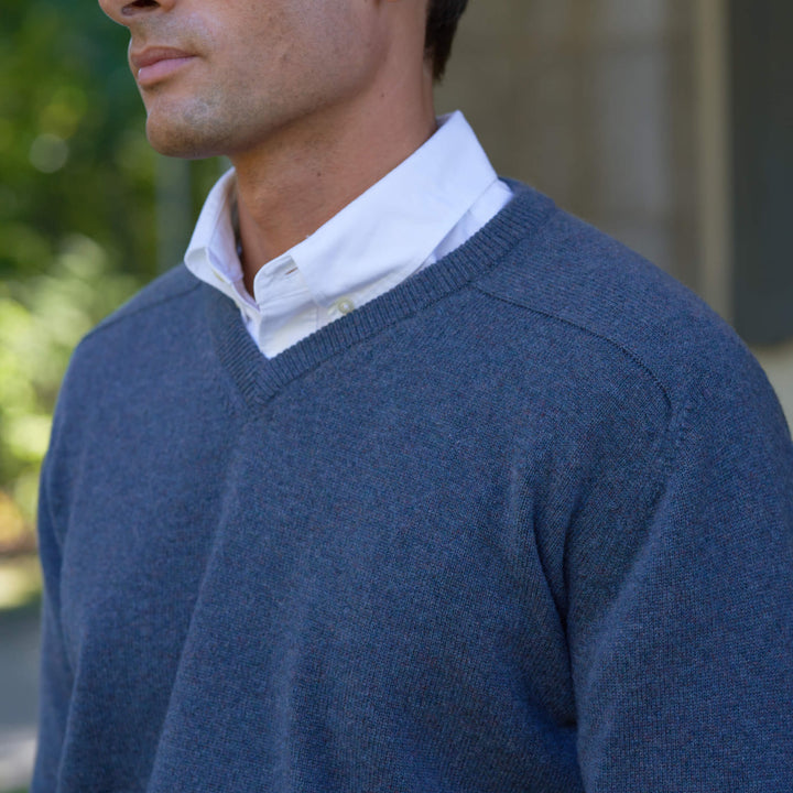 Billie Todd Four-Ply Cashmere V-Neck Made in Scotland #color_river-leven