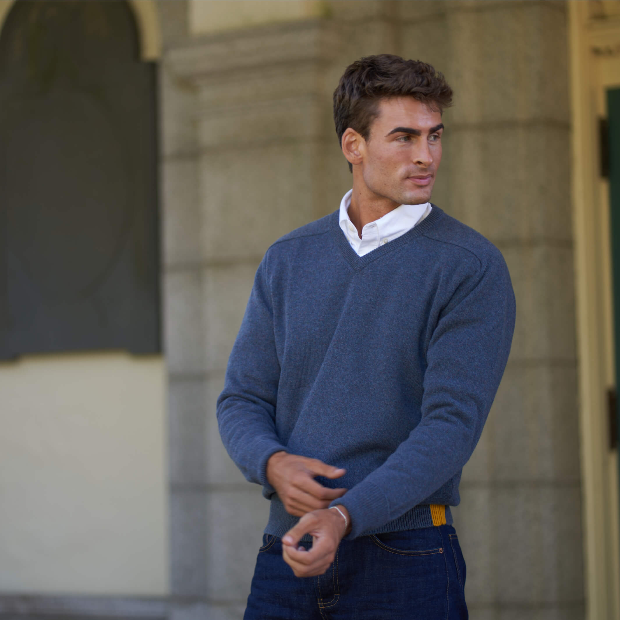 Billie Todd Four-Ply Cashmere V-Neck Made in Scotland #color_river leven