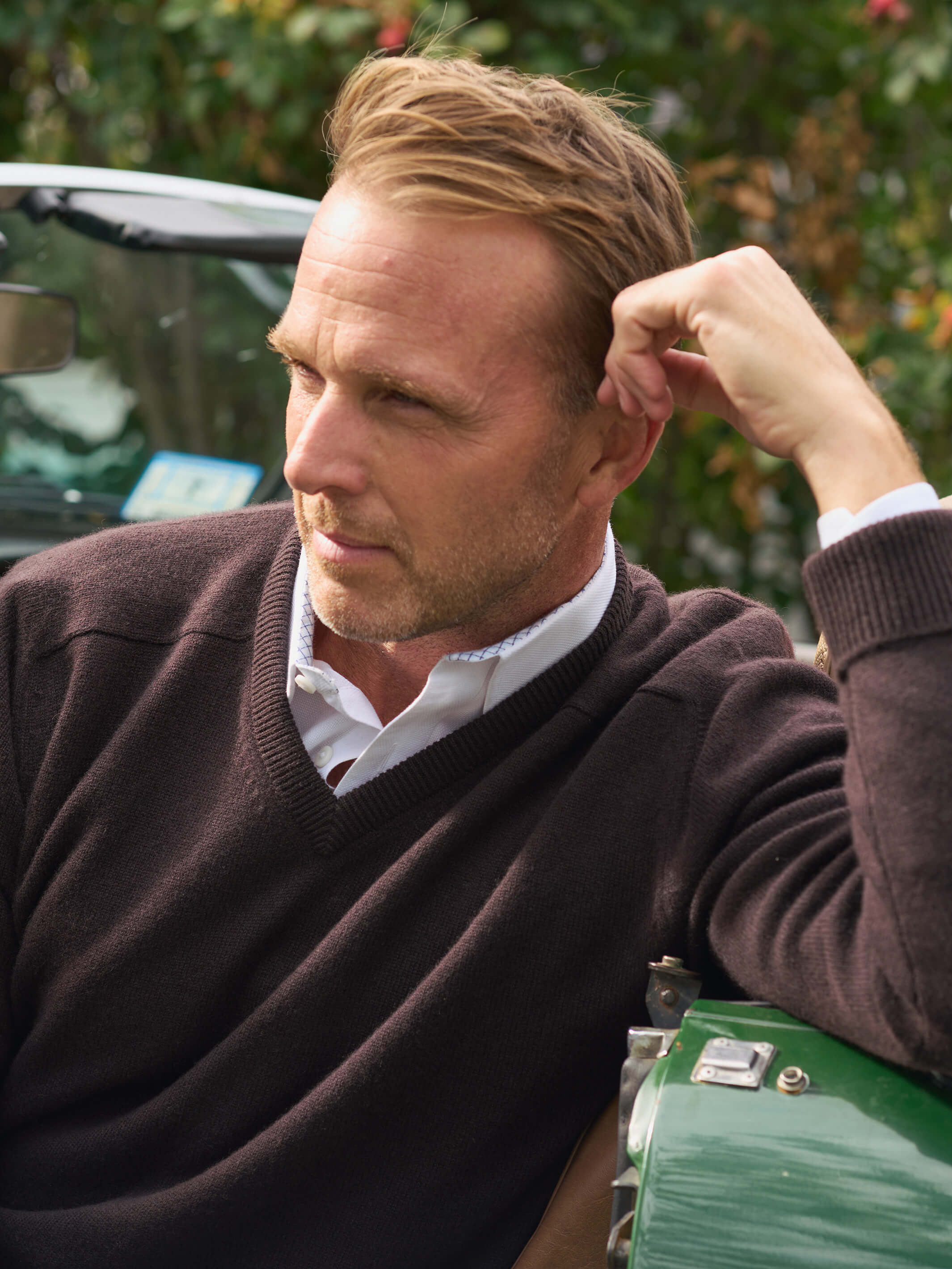 The Douglas V-Neck 4 Ply 100% カシミア セーター