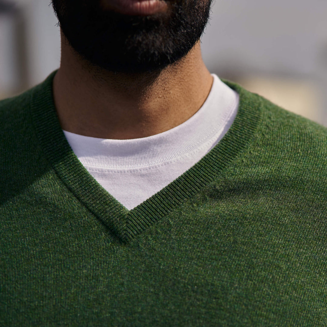 Billie Todd Two Ply Cashmere V-Neck Made in Scotland #color_serpentine