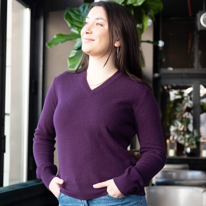 Billie Todd 100% Cashmere Two-Ply Womens V-neck plum#color_plum