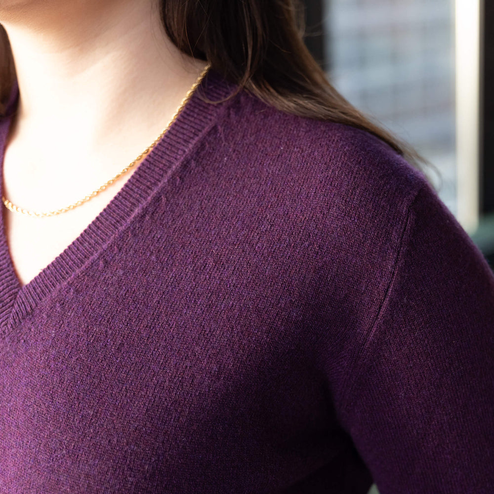 Billie Todd 100% Cashmere Two-Ply Womens V-neck plum#color_plum