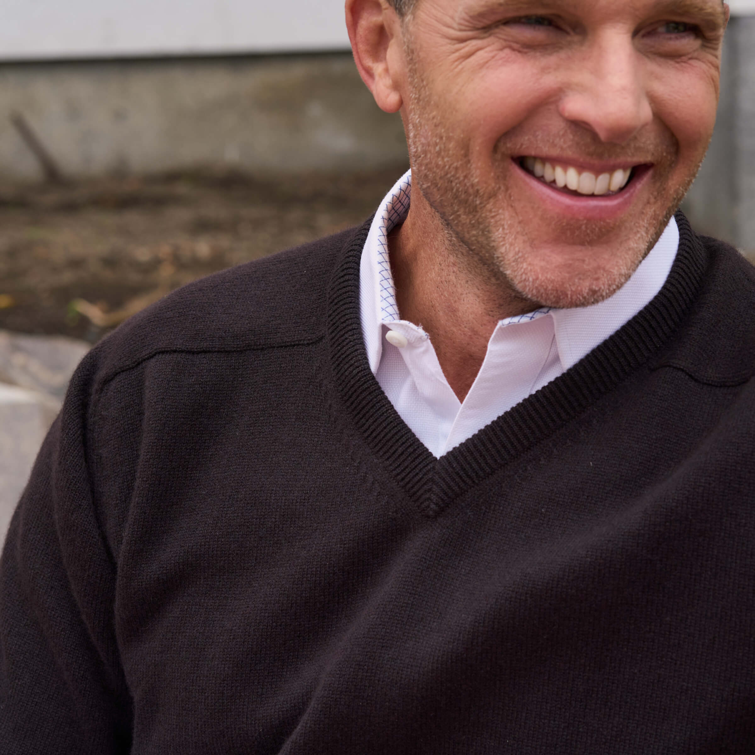 Billie Todd Four-Ply Cashmere V-Neck Made in Scotland #color_dark-brown