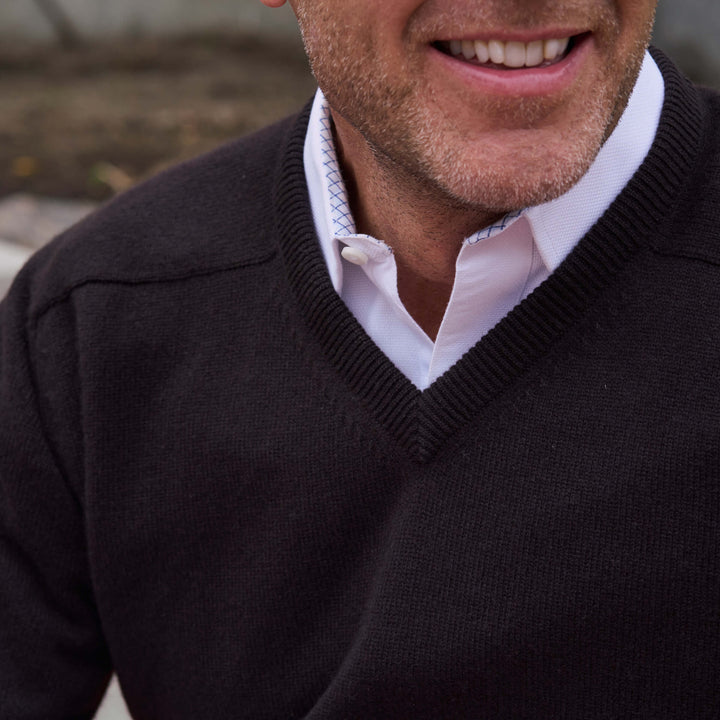 Billie Todd Four-Ply Cashmere V-Neck Made in Scotland #color_dark-brown