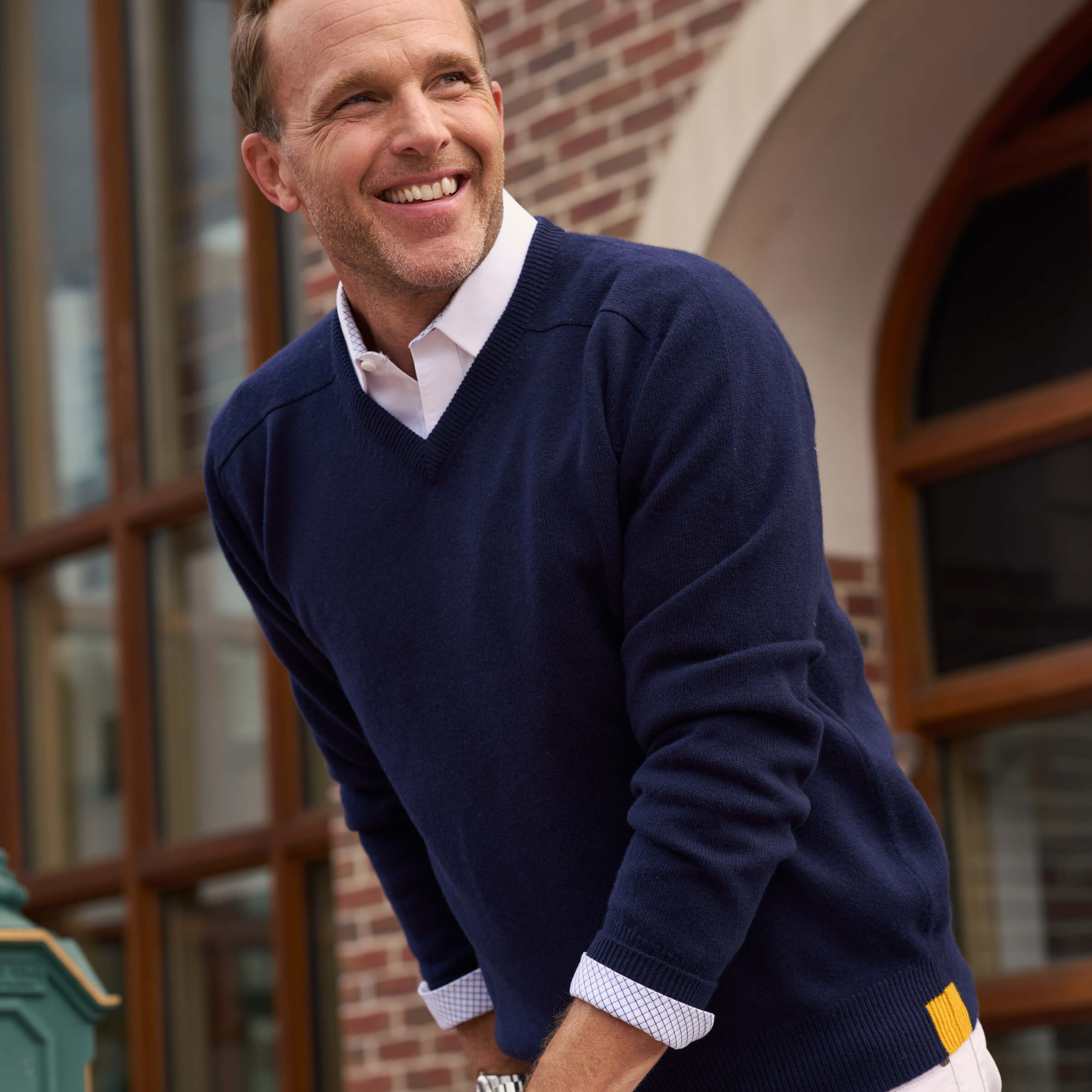 Billie Todd Four-Ply Cashmere V-Neck Made in Scotland #color_navy