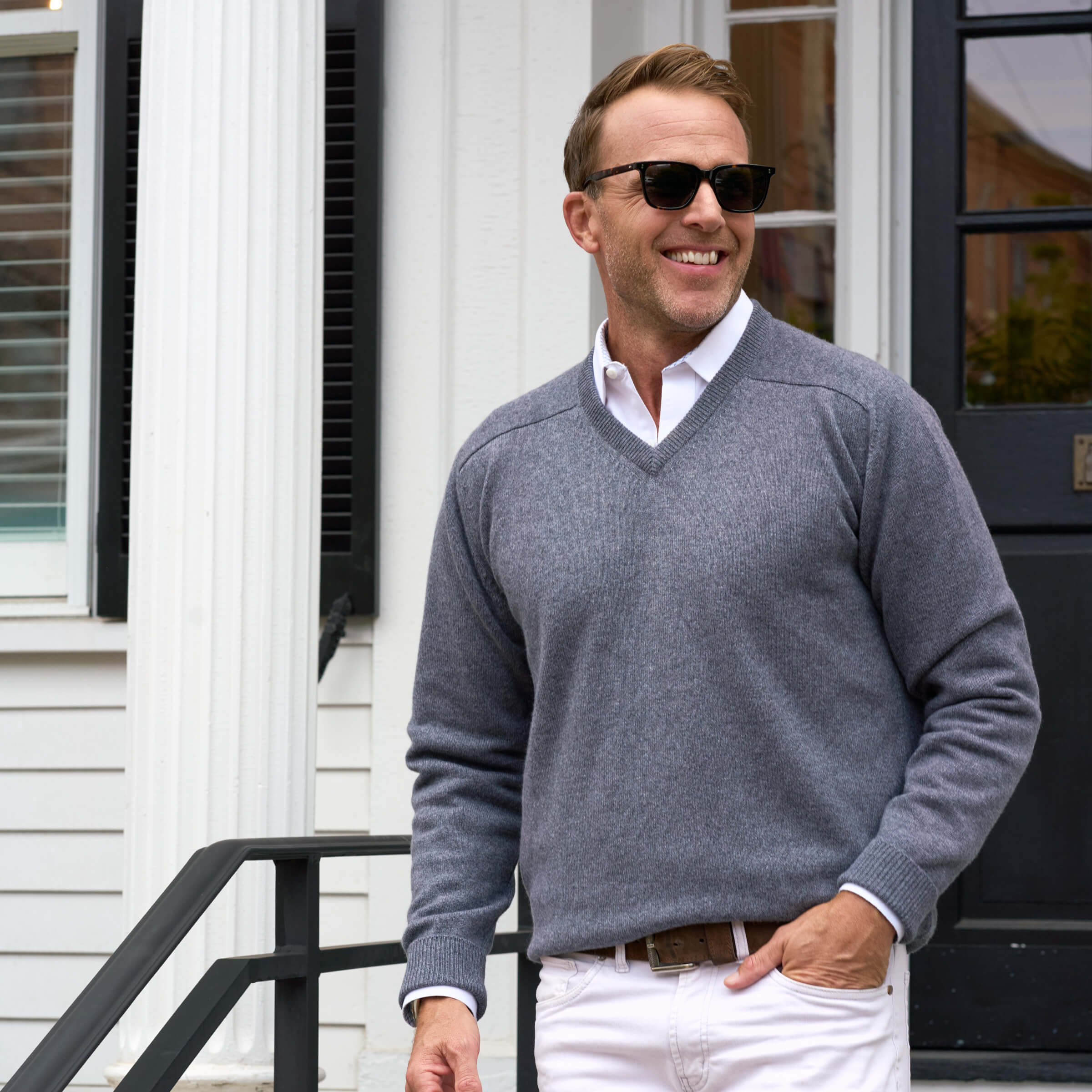 Billie Todd Four-Ply Cashmere V-Neck Made in Scotland #color_smog