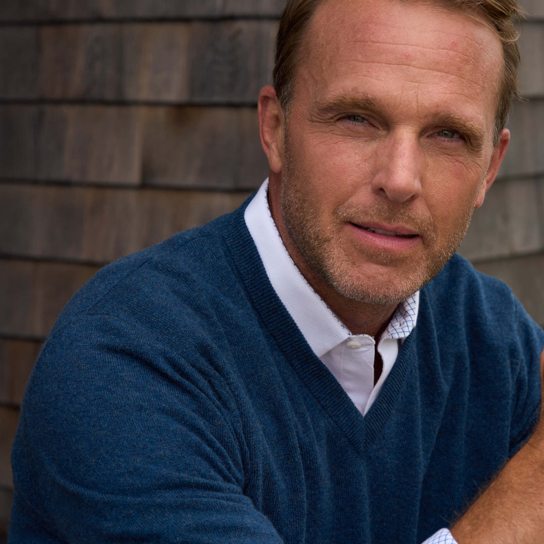 Billie Todd Two Ply Cashmere V-Neck Made in Scotland #color_japanese-blue