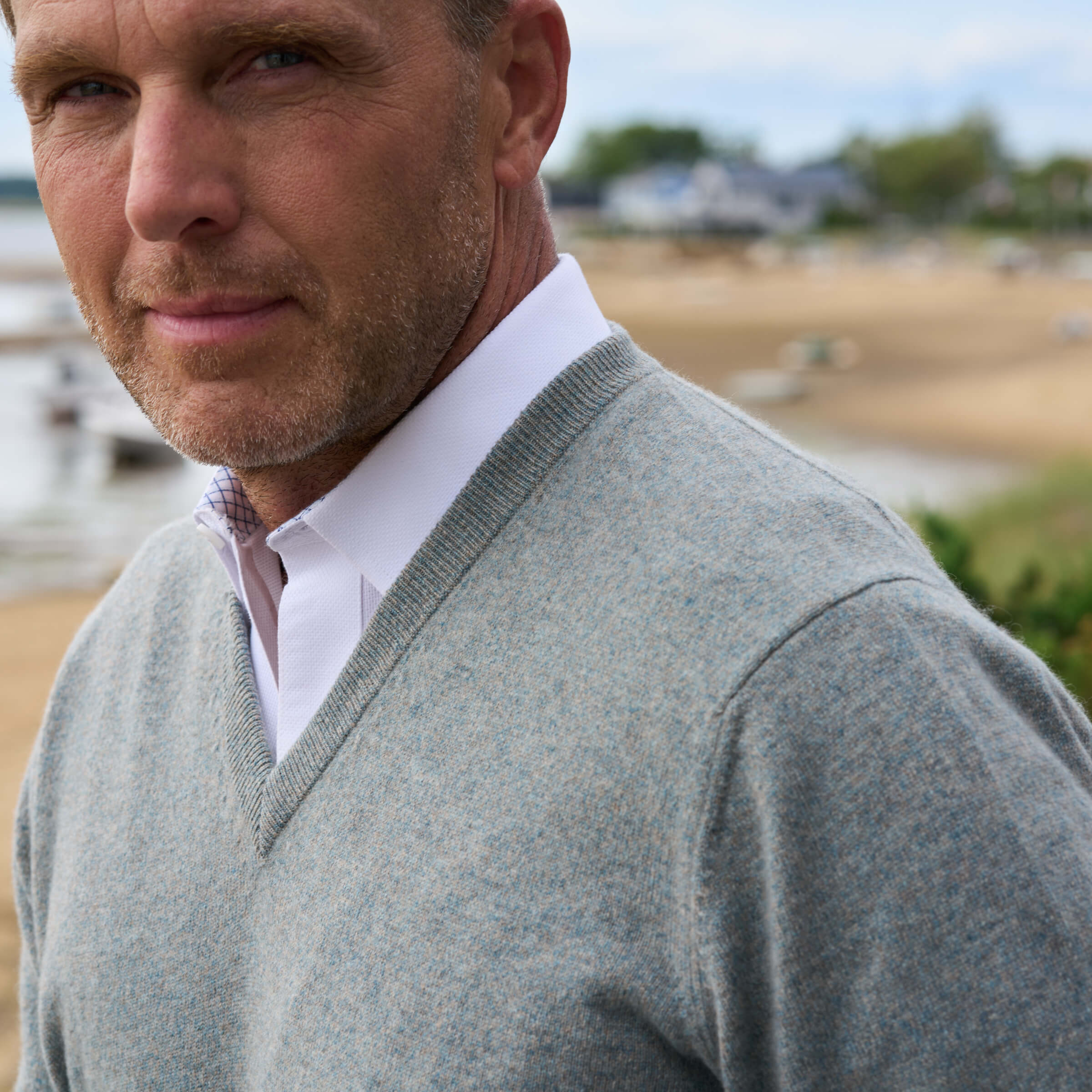Billie Todd Two Ply Cashmere V-Neck Made in Scotland #color_marsh