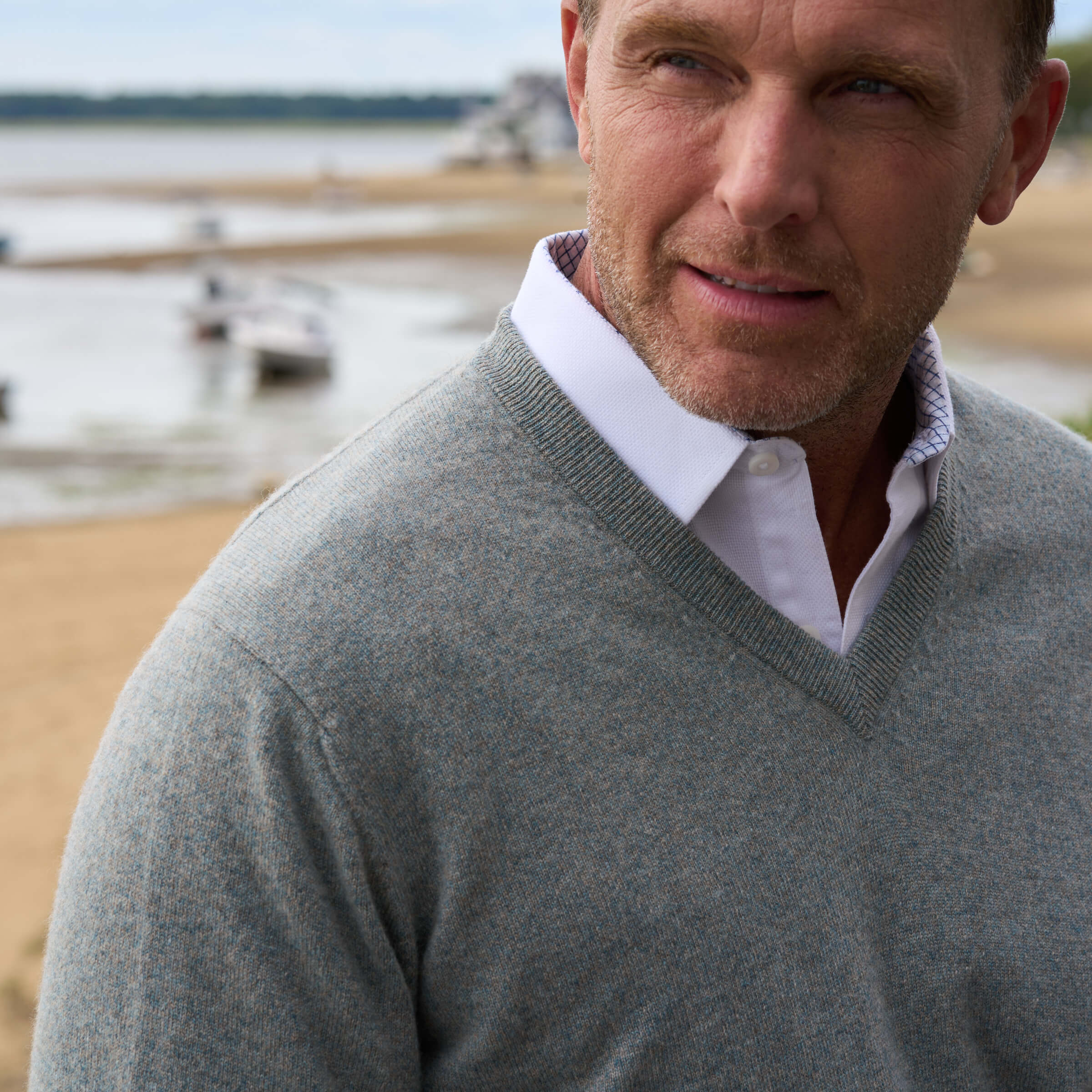 Billie Todd Two Ply Cashmere V-Neck Made in Scotland #color_marsh