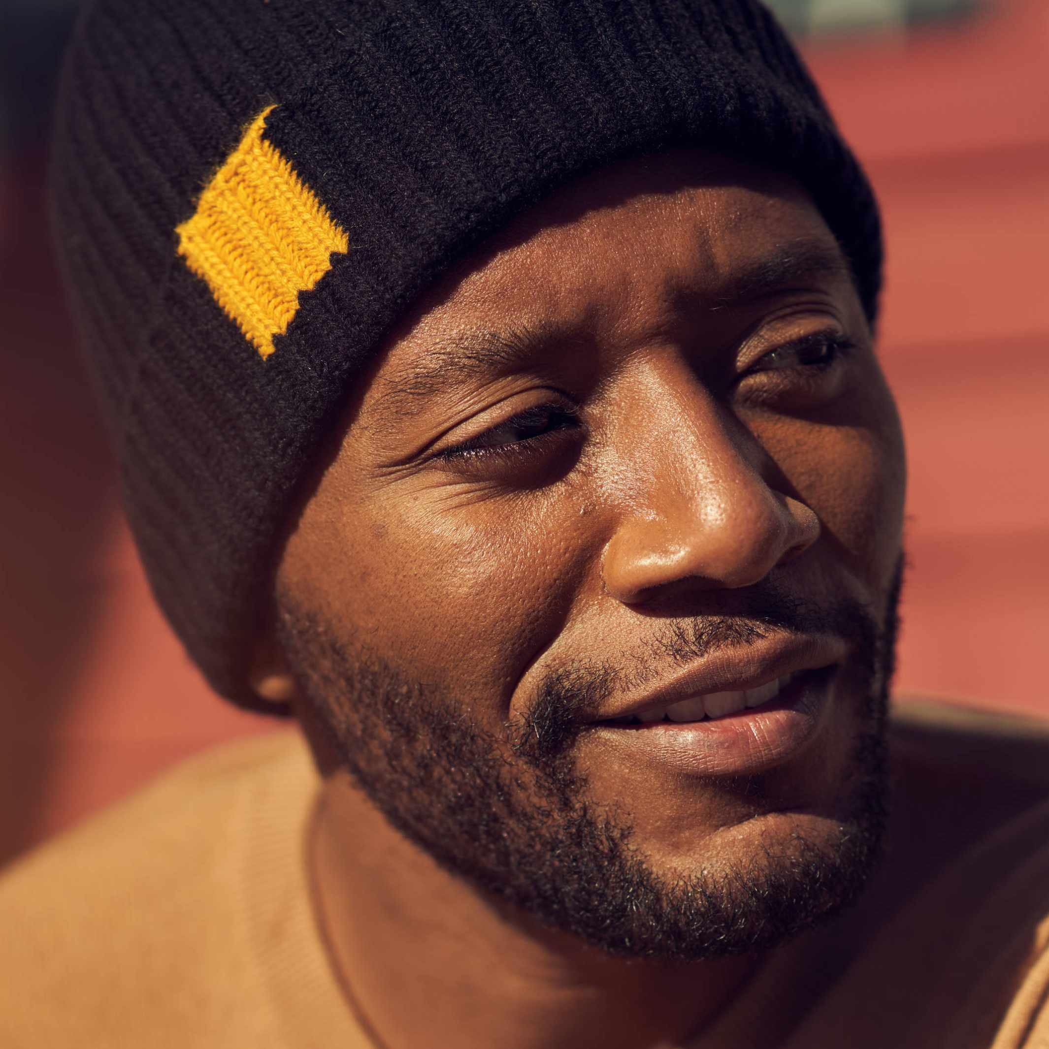 The George 8 Ply Cashmere Beanie - Billie Todd #color_black