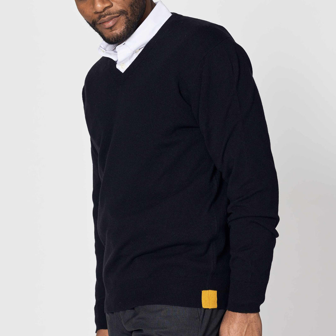 Billie Todd Two Ply Cashmere V-Neck Made in Scotland#color_black