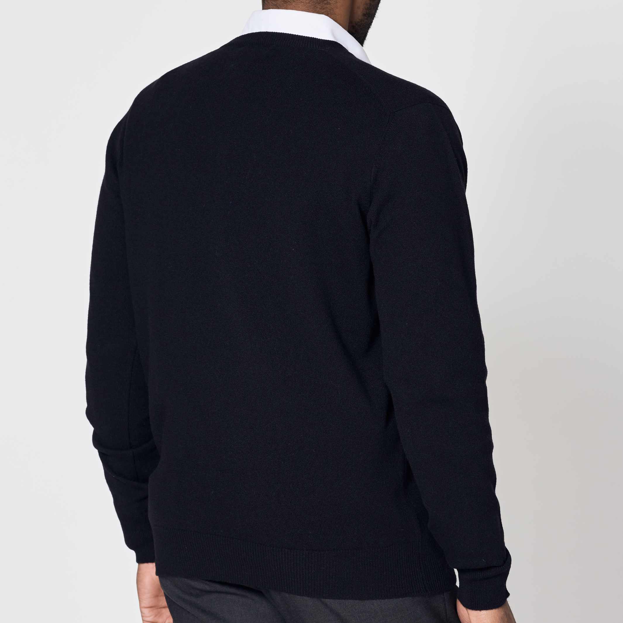 Billie Todd Two Ply Cashmere V-Neck Made in Scotland#color_black