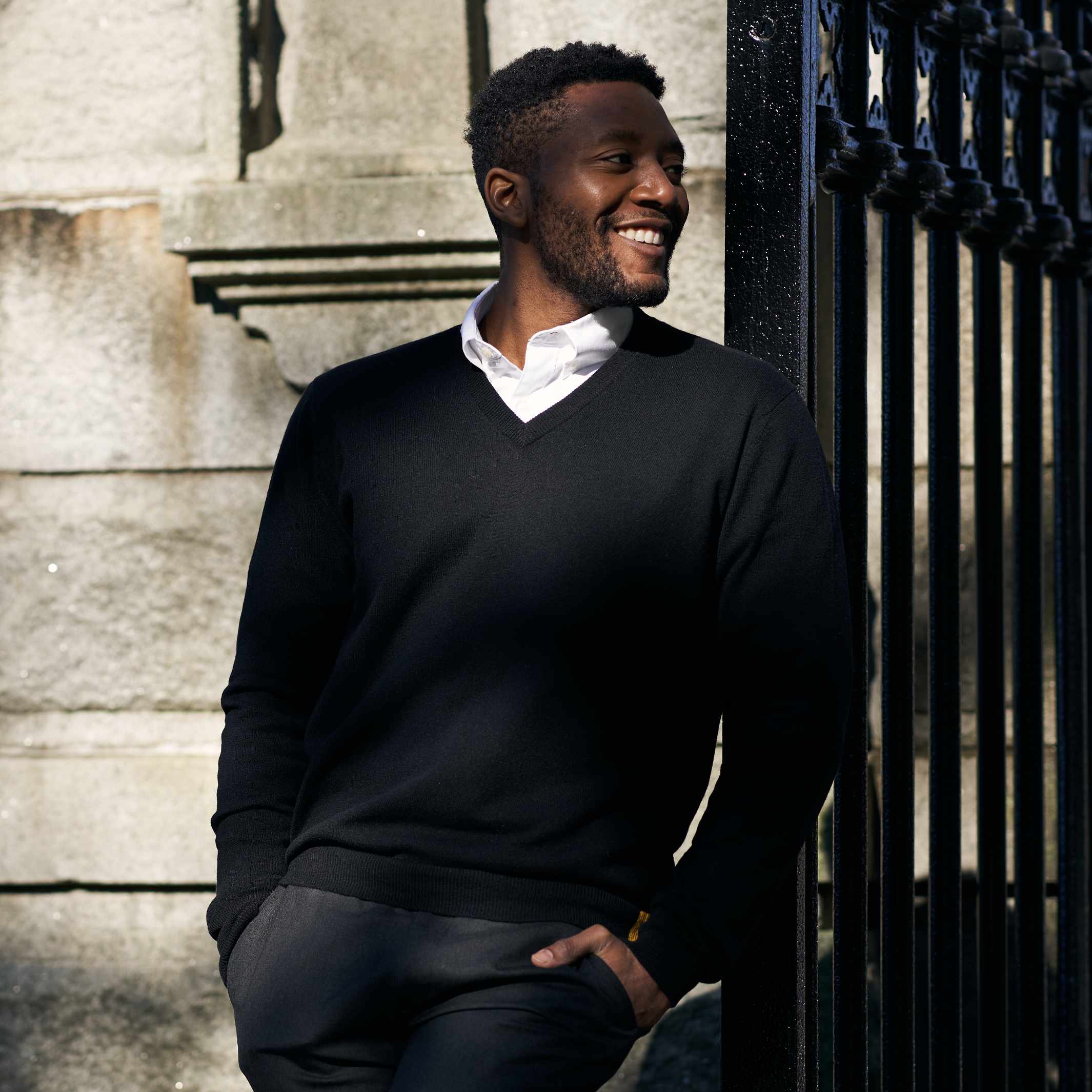 Billie Todd Two Ply Cashmere V-Neck Made in Scotland#color_black