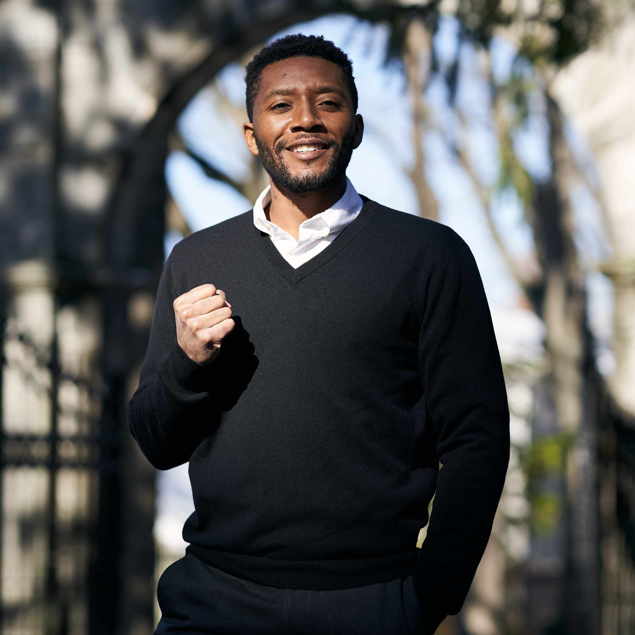 Billie Todd Two Ply Cashmere V-Neck Made in Scotland#color_black