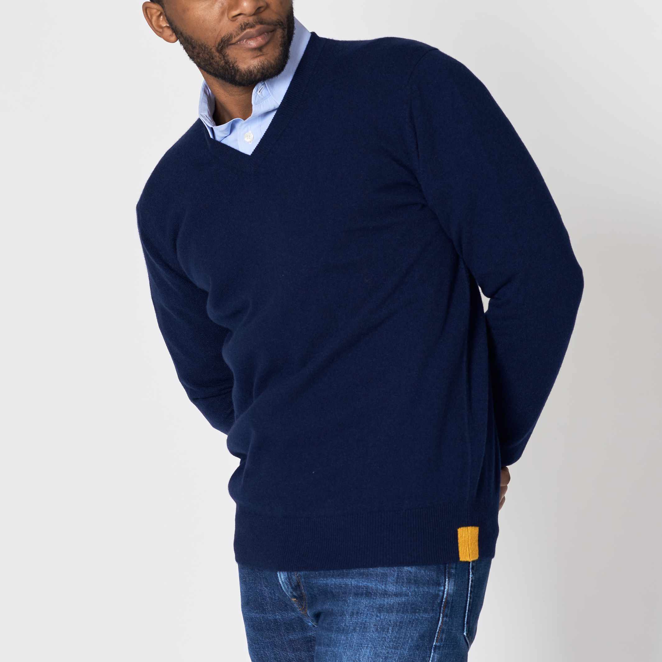 Billie Todd Two Ply Cashmere V-Neck Made in Scotland #color_navy